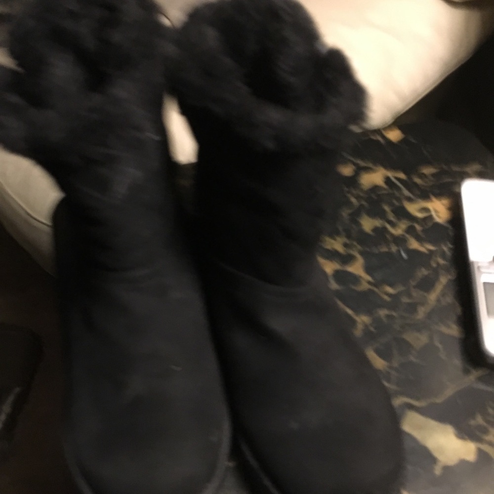 Guess low cut boot size 8 cut small